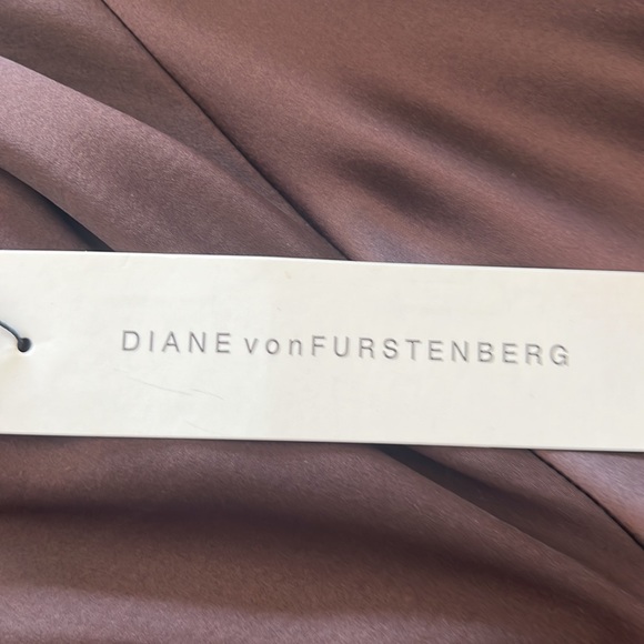 halter style with twisted fabric long and back short in front cocktail - Picture 4 of 5